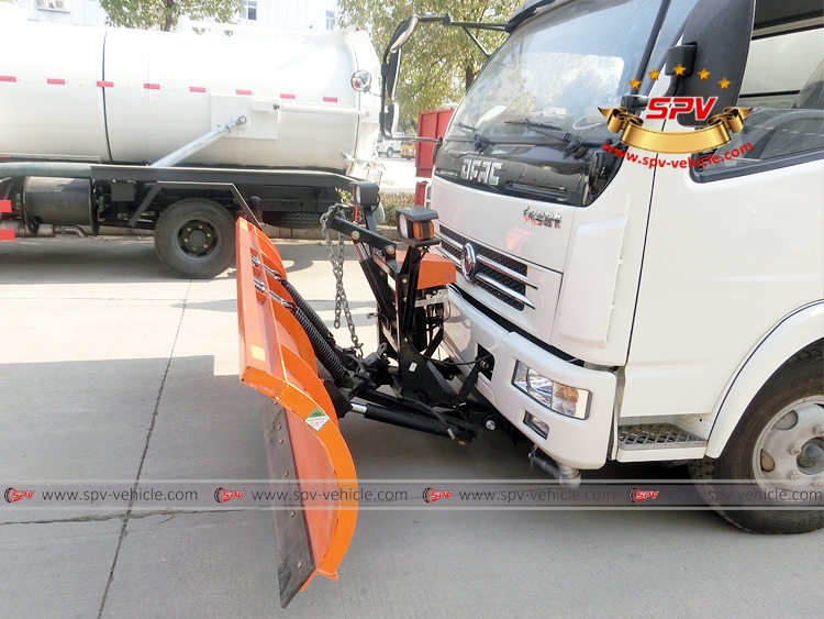 Road Sweeper with Snowplow Dongfeng-Detail